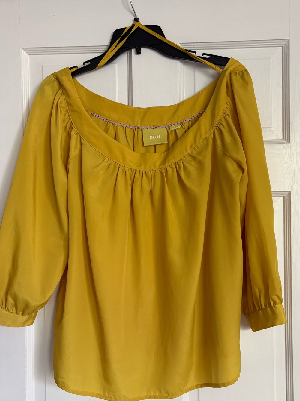 Like New Adorable Off-the-Shoulder Blouse, Size M